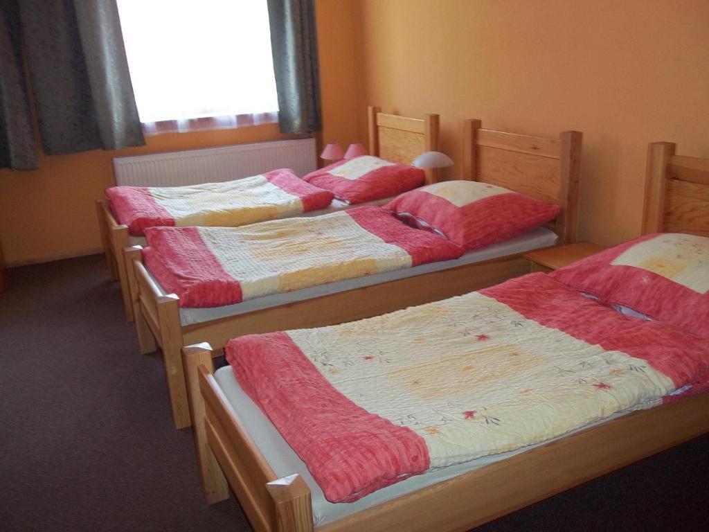 Hotel Marina Hermanuv Mestec Buitenkant foto